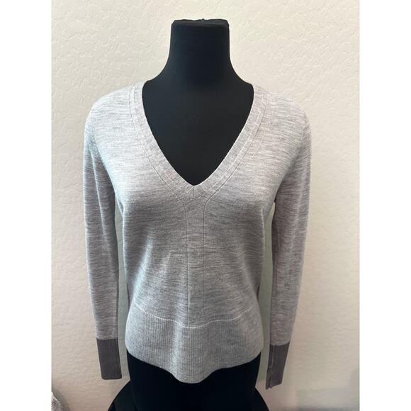 RAG & BONE | Gray Contrast Merino Wool V-Neck Sweater | Medium - Picture 2 of 7